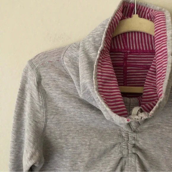 Lululemon In a Cinch Longsleeve Tee Pullover Heathered Grey Pink Striped… - Picture 6 of 15